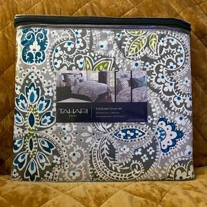 Tahari Home Full/Queen Duvet Set